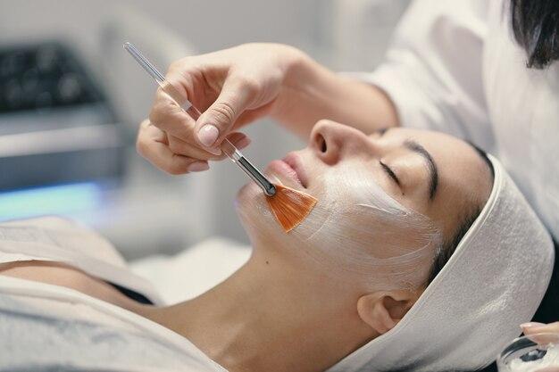 Free photo close-up of the face of a young woman relaxing under the gentle