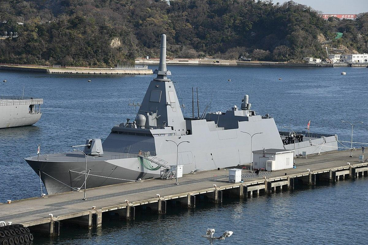 Japan's second stealth frigate is in service. The hangar door pillars are so weird that they don't even have missiles installed?