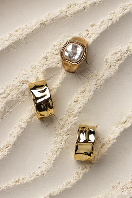 fashionable artificial jewellery
