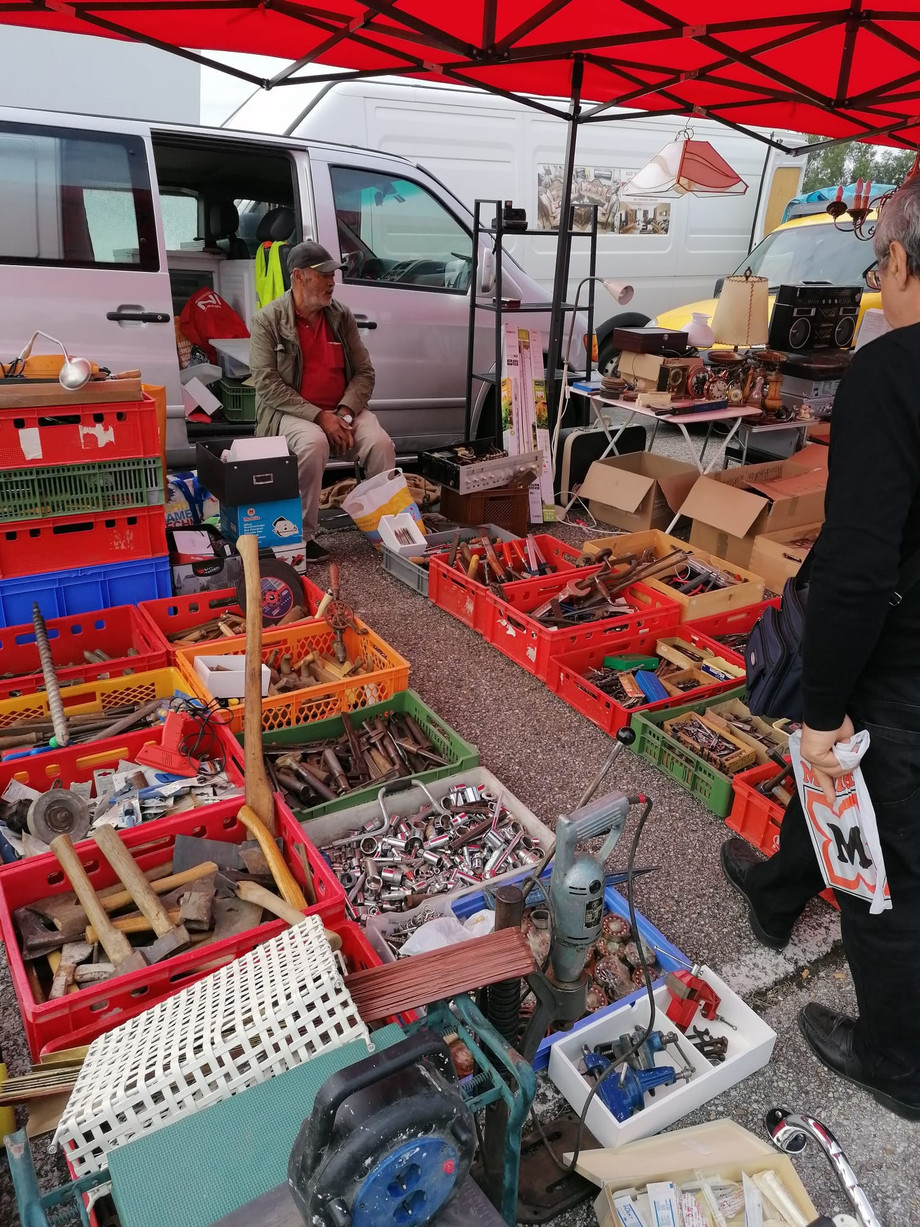 flohmarktverkauefermitvielaltemwerkzeug30f21ada.jpg