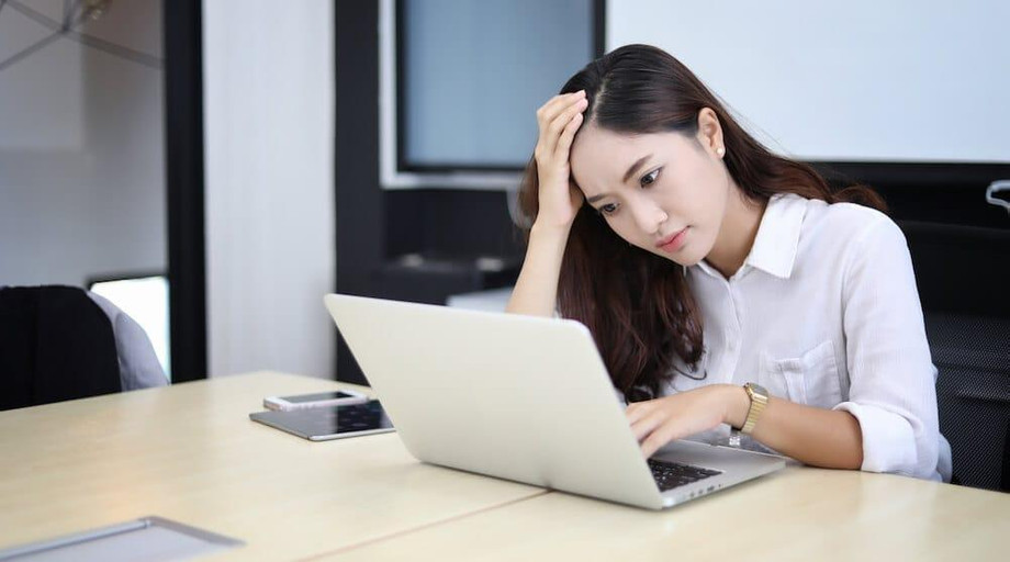 businesswomanstressingoverheraccountinginsingapore.jpg