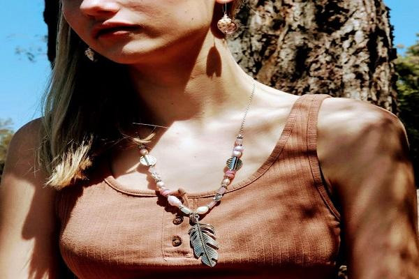 boho_feather_pearl_necklace_1600x.jpg