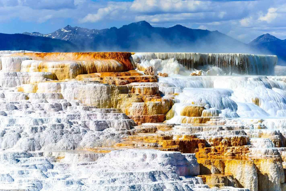 yellowstonemammothhotspring1.jpg