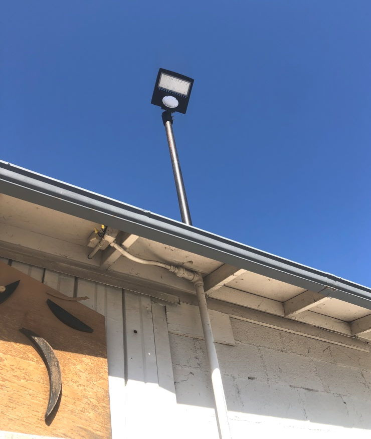 ledmotionsensorlightsinstalledoutsdieub700px.jpg