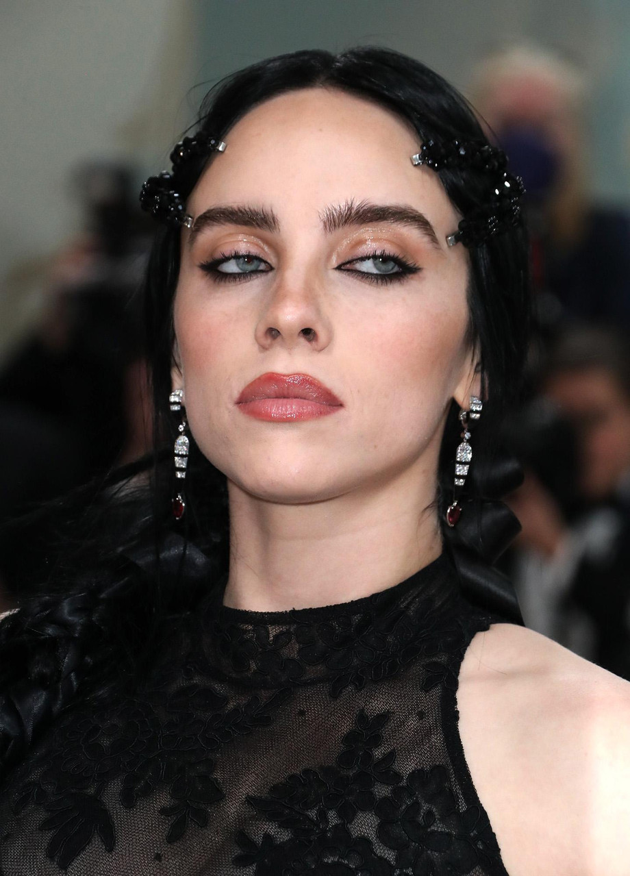 billieeilishstunsatthe2023metgalaredcarpetinasheerblackgownphotos1.jpg