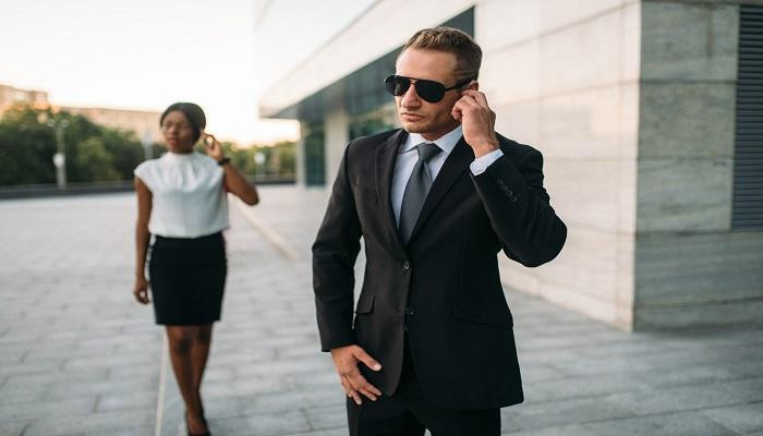 bodyguardinsunglassesandblackbusinesswoman.jpg