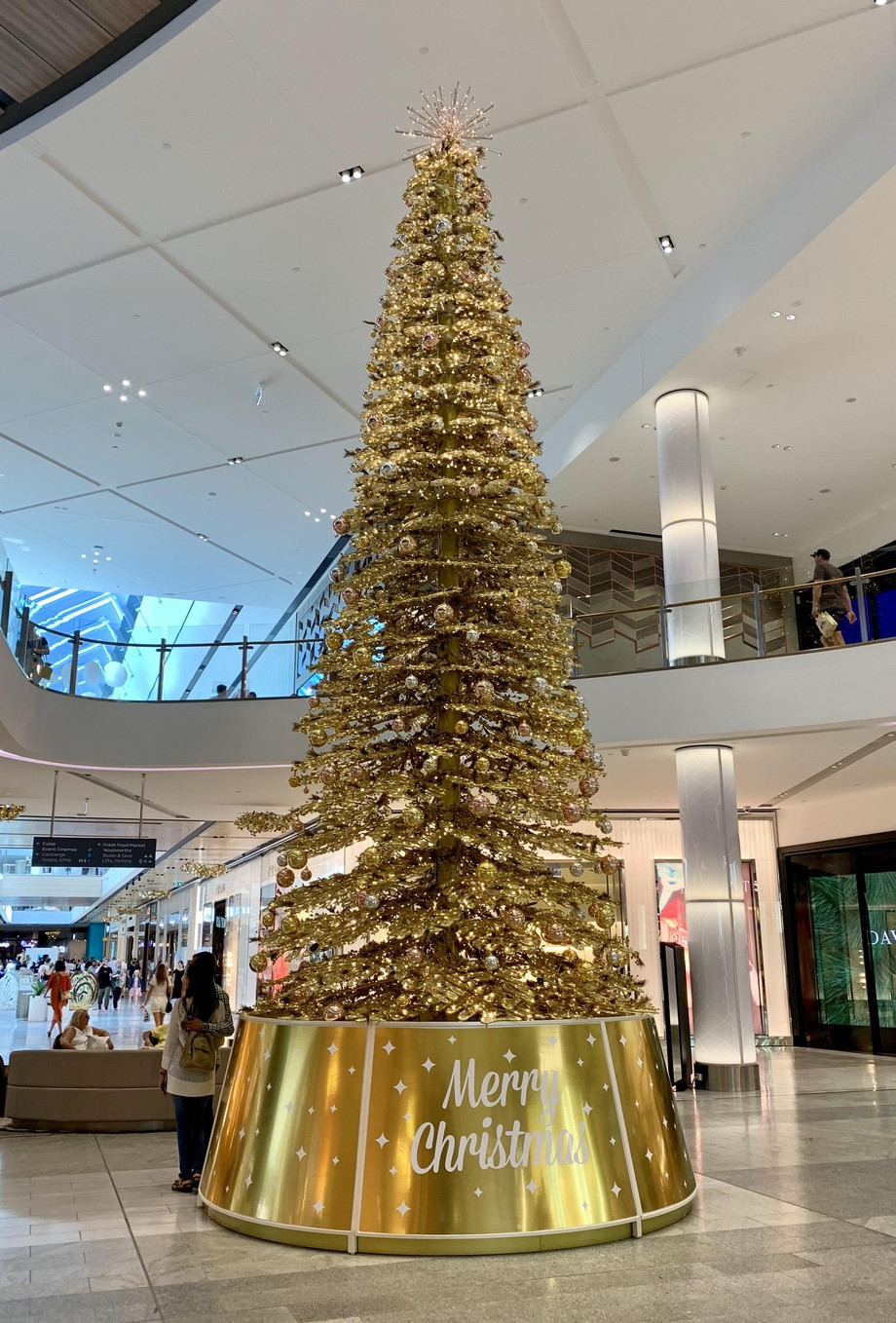 christmas_tree_at_the_pacific_fair_gold_coast_australia.jpg